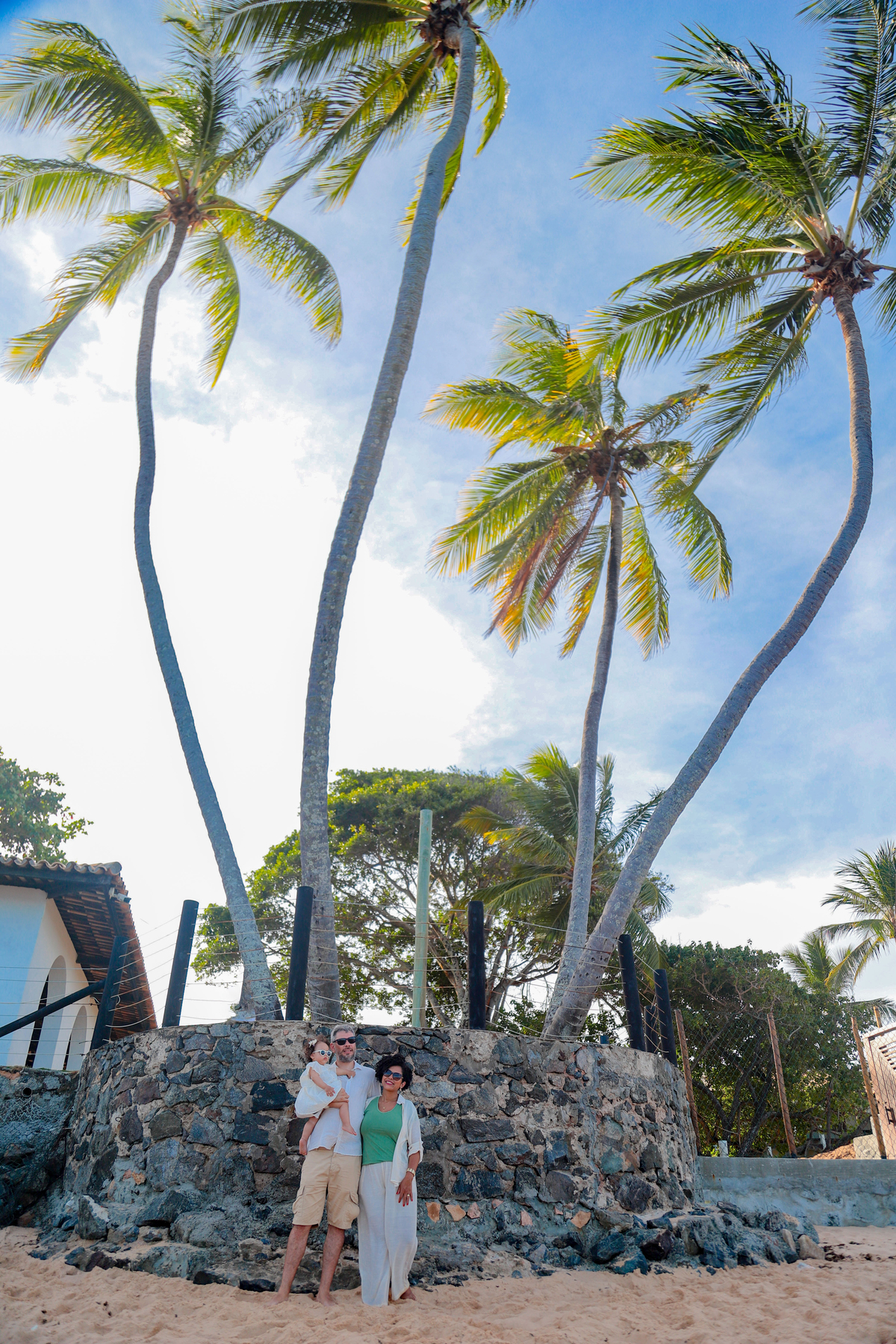 Praia do Forte é cenário de sonhos. Venha viver esse momento com um ensaio único e afetivo. Atendemos turistas e famílias em férias! IBEROSTAR PRAIA DO FORTE BAHIA, FOTÓGRAFO, CASAMENTO, WEDDING DAY