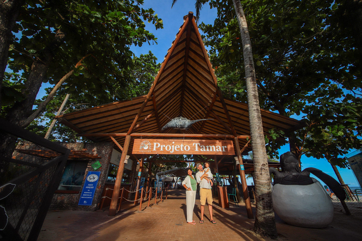 Turistas em Praia do Forte: aproveitem para fazer um ensaio fotográfico ao nascer ou pôr do sol. Uma lembrança para a vida toda! IBEROSTAR PRAIA DO FORTE BAHIA, FOTÓGRAFO, CASAMENTO, WEDDING DAY