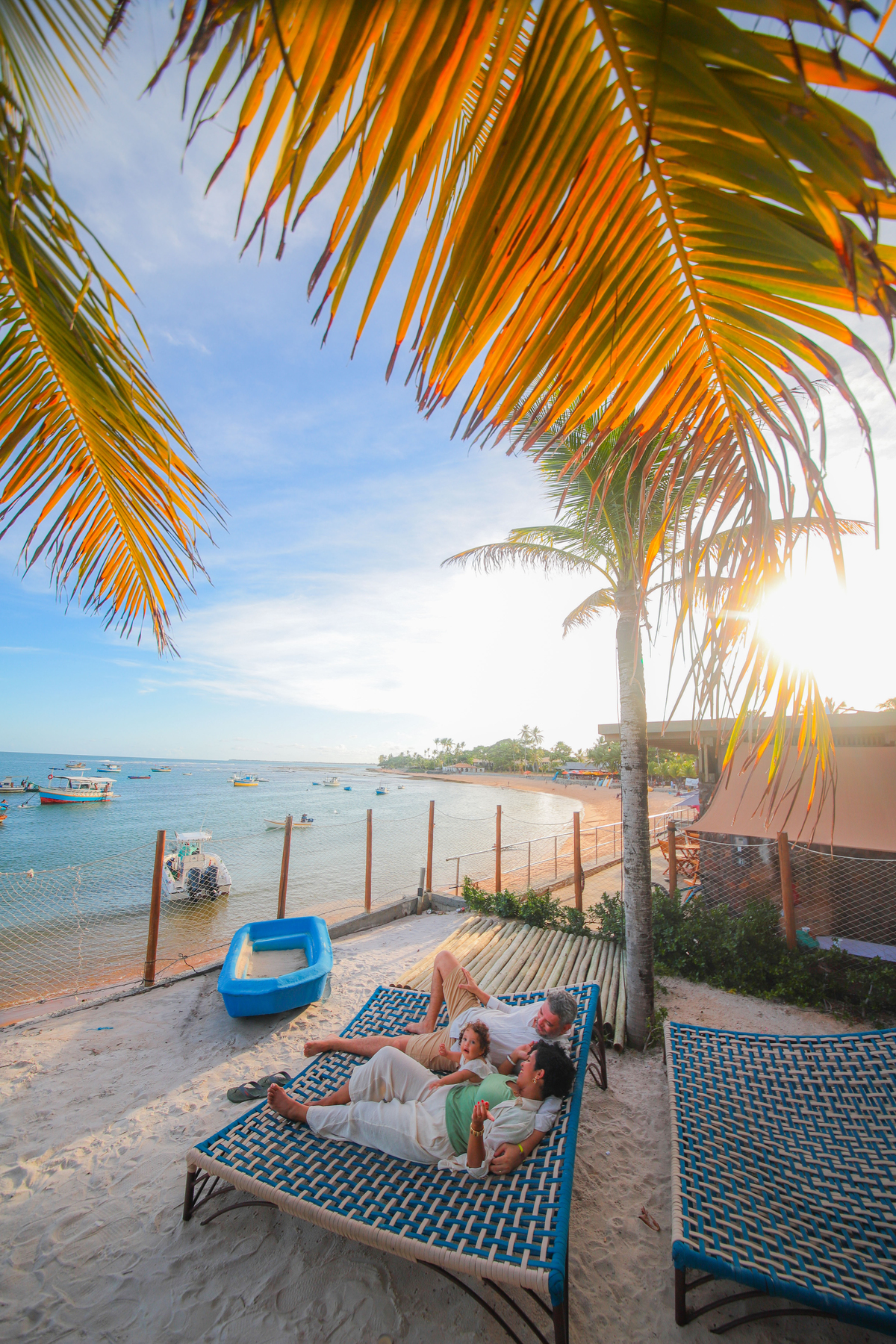 Turistas em Praia do Forte: aproveitem para fazer um ensaio fotográfico ao nascer ou pôr do sol. Uma lembrança para a vida toda! IBEROSTAR PRAIA DO FORTE BAHIA, FOTÓGRAFO, CASAMENTO, WEDDING DAY