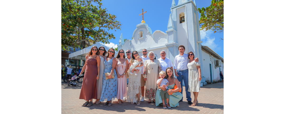 batizado em praia do forte fotógrafo de batizado na bahia fotógrafo de batizado em praia do forte batismo católico na bahia ensaio de batizado na praia fotógrafo profissional praia do forte fotografia de família na bahia Fotografo em Praia do Forte pousad