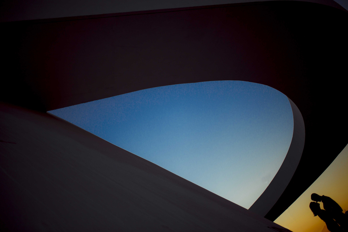 Silhueta de casal no Museu Nacional de Brasília
Pré-Casamento