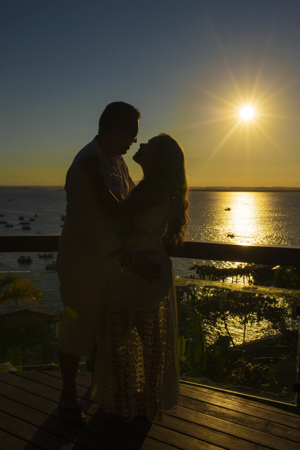 Ela foi fotografada em Morro de São Paulo, Bahia, um local muito especial, que eles amam e guardam no coração. <3 Pré-Casamento Morro de São Paulo Bahia
Por do Sol em Morro de São-Paulo