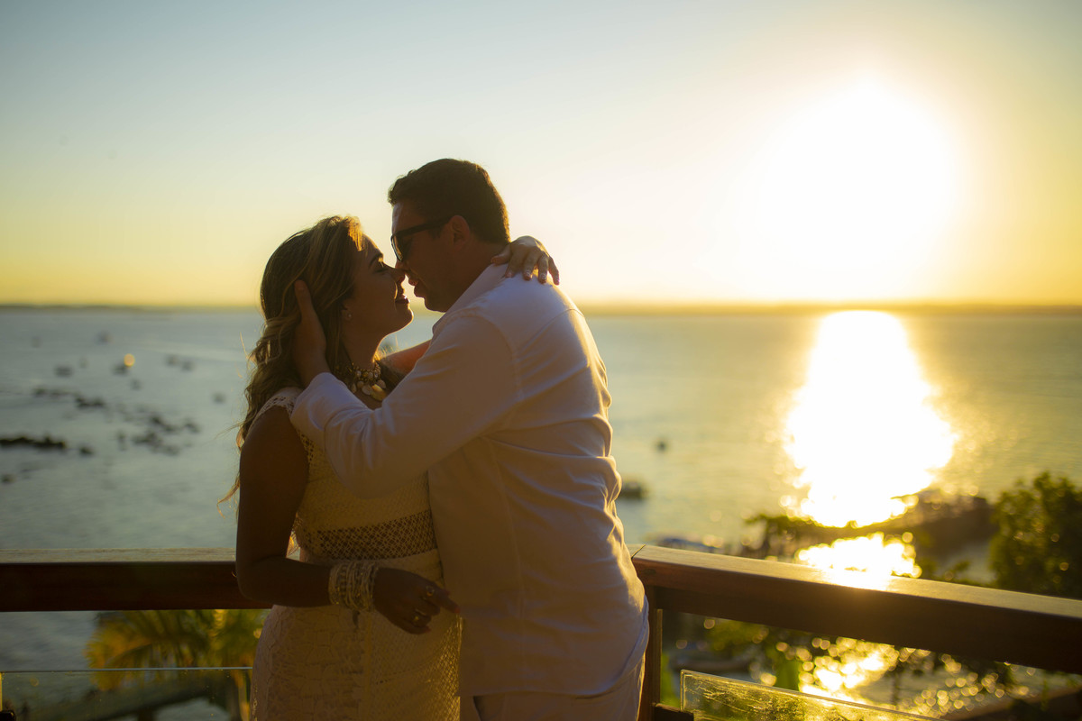Ela foi fotografada em Morro de São Paulo, Bahia, um local muito especial, que eles amam e guardam no coração. <3 Pré-Casamento Morro de São Paulo Bahia
Por do Sol em Morro de São-Paulo
