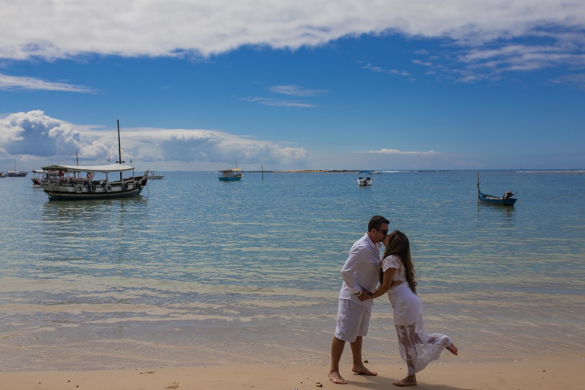Ela foi fotografada em Morro de São Paulo, Bahia, um local muito especial, que eles amam e guardam no coração. <3 Pré-Casamento Morro de São Paulo Bahia