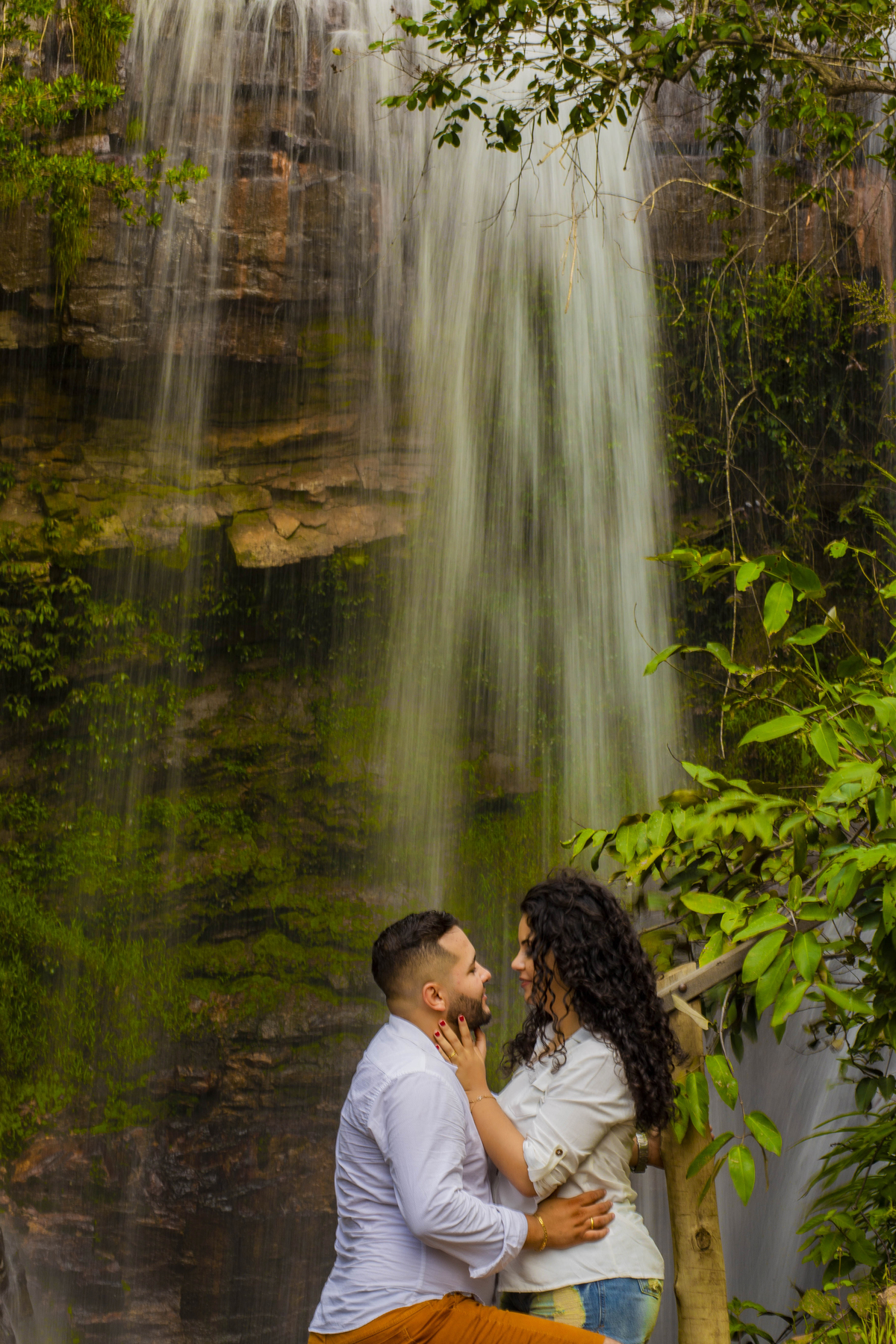 Casal se beijam em Cachoeira em Brasília-DF
Pré-Casamento em cachoeira
Casar em Brasília