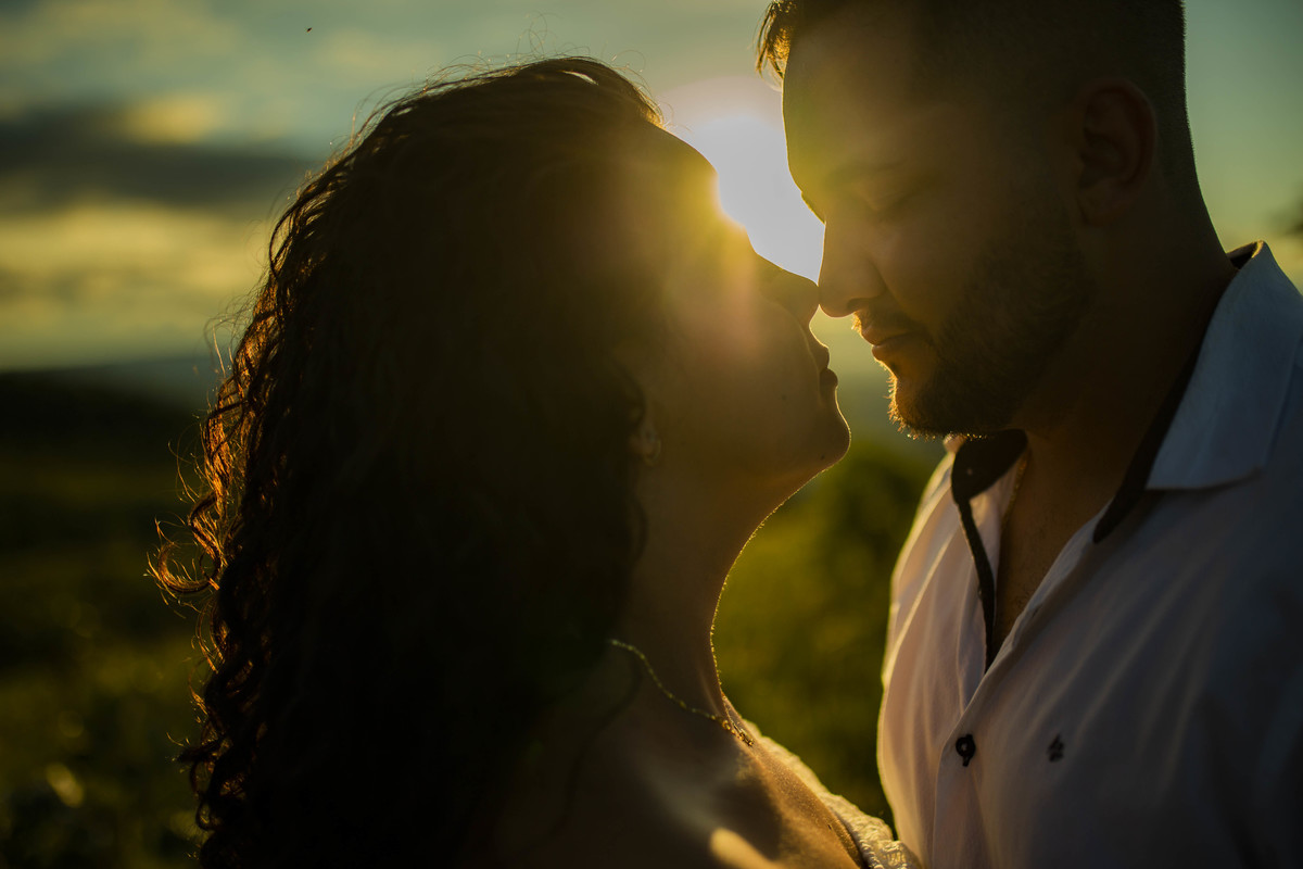 Casal se beijam ao por-do-sol em Cachoeira em Brasília-DF
Pré-Casamento em cachoeira
Casar em Brasília