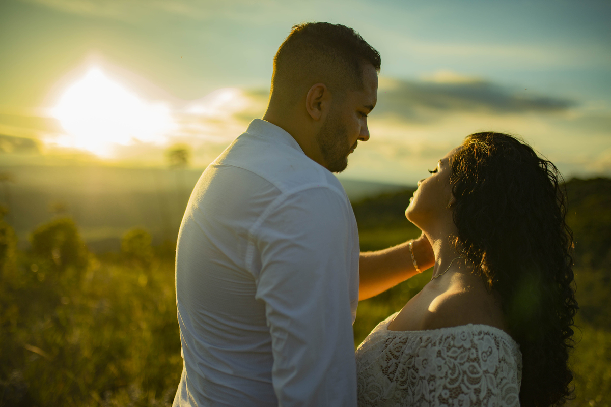 Casal se beijam ao por-do-sol em Cachoeira em Brasília-DF
Pré-Casamento em cachoeira
Casar em Brasília