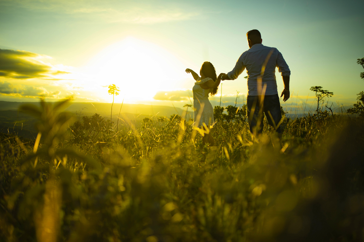 Casal se beijam ao por-do-sol em Cachoeira em Brasília-DF
Pré-Casamento em cachoeira
Casar em Brasília