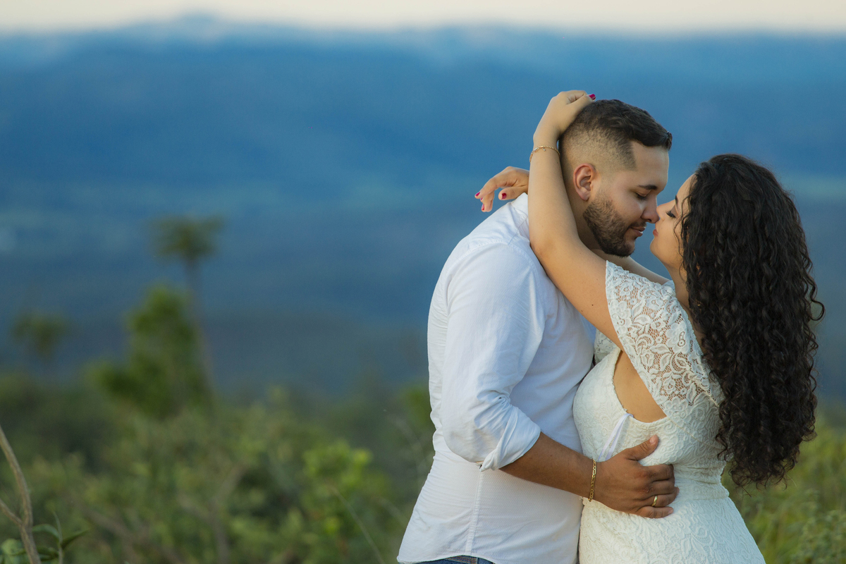 Casal se beijam ao por-do-sol em Cachoeira em Brasília-DF
Pré-Casamento em cachoeira
Casar em Brasília
