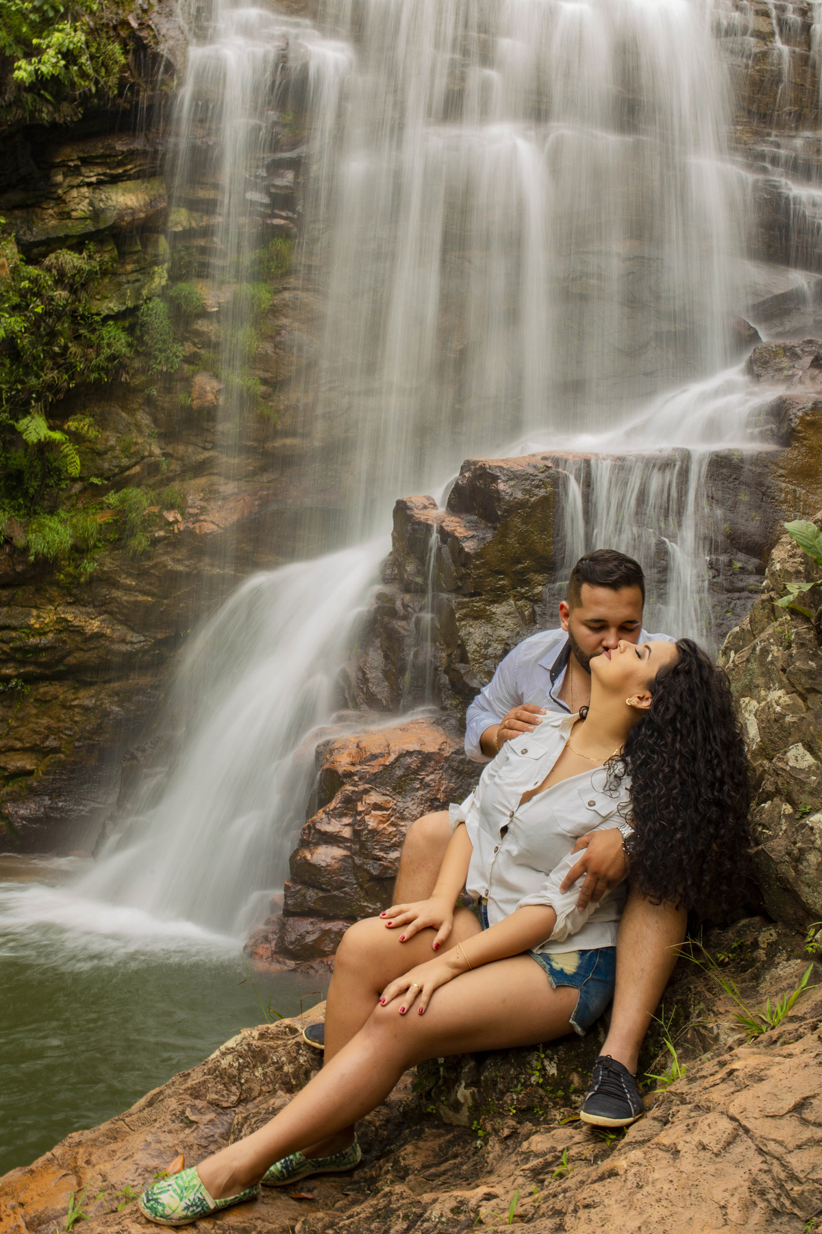 Casal se beijam em Cachoeira em Brasília-DF
Pré-Casamento em cachoeira
Casar em Brasília