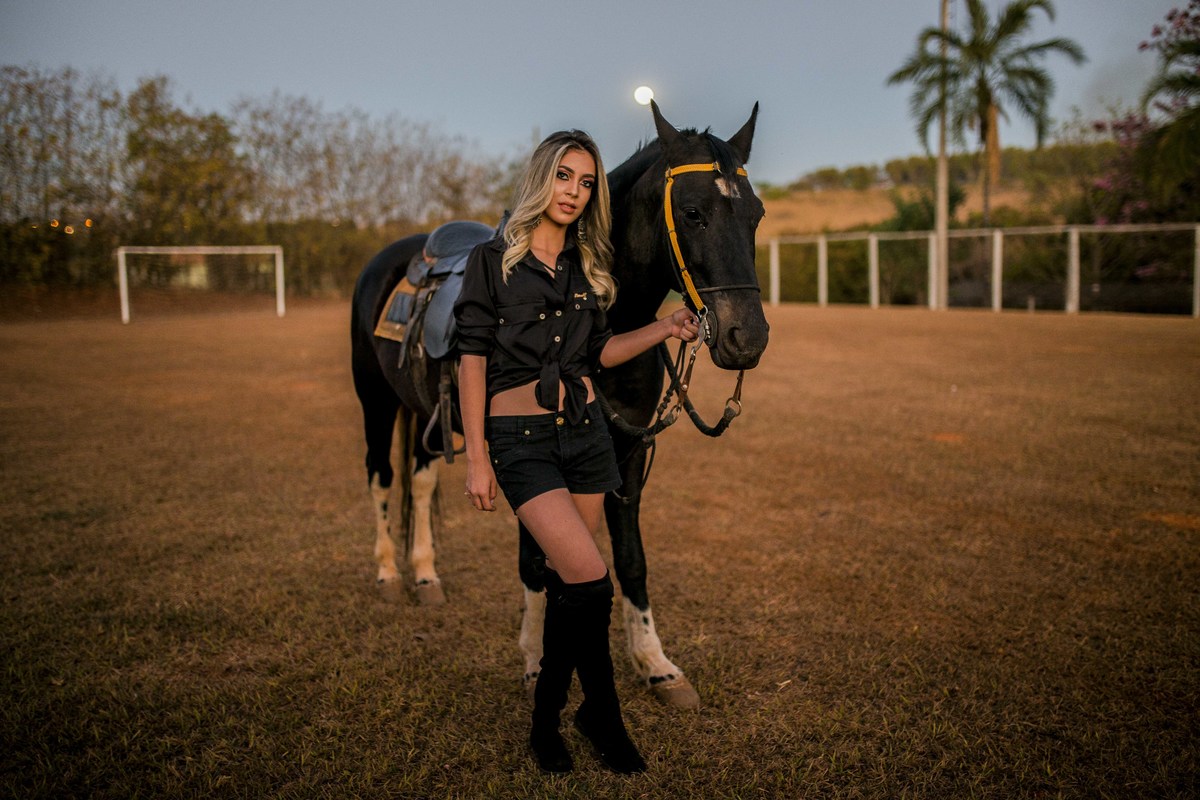 Ensaio fotográfico em Brasília
Ensaio de 15 anos em Brasília
Debutante Catedral de Brasília
Meus 15 anos
Meus quinze anos
Book Fotográfico em Brasilia
Book Fotográfico na lancha
Passeio de lancha em Brasília
Waldyr Lantyer Fotografia
Ensaio com cavalo