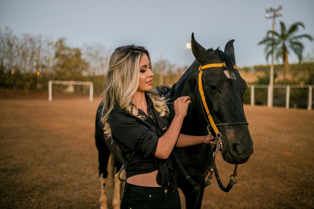 Ensaio fotográfico em Brasília
Ensaio de 15 anos em Brasília
Debutante Catedral de Brasília
Meus 15 anos
Meus quinze anos
Book Fotográfico em Brasilia
Book Fotográfico na lancha
Passeio de lancha em Brasília
Waldyr Lantyer Fotografia
Ensaio com cavalo