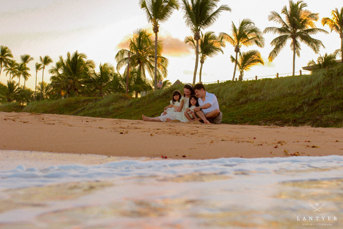 Renovação de Votos, Ensaio de Família em Praia do Forte-Ba. Viagem em Família. Viajar para Bahia. Vídeo da família. Fotografar em Praia do Forte. Waldyr Lantyer Fotografia. Iberostar Bahia Praia do Forte. Por do Sol em Família.