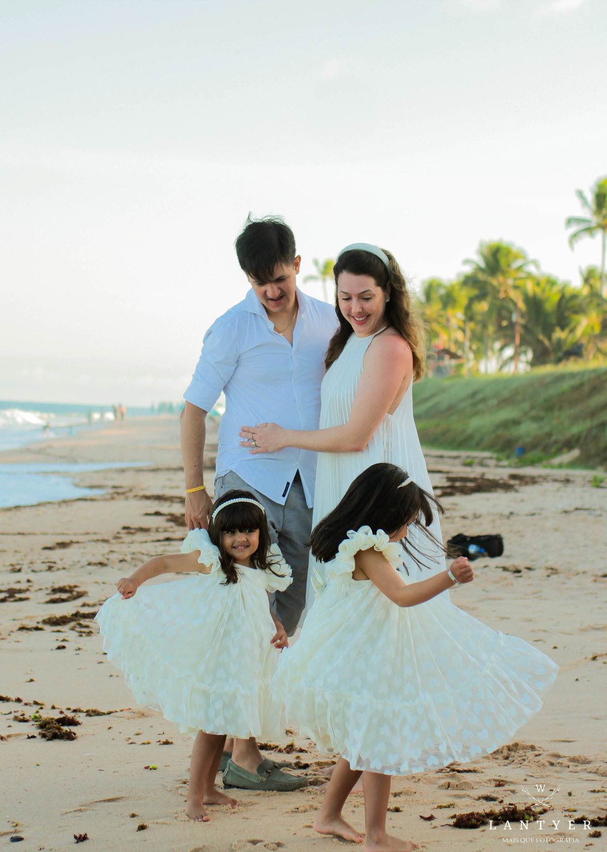 Renovação de Votos, Ensaio de Família em Praia do Forte-Ba. Viagem em Família. Viajar para Bahia. Vídeo da família. Fotografar em Praia do Forte. Waldyr Lantyer Fotografia. Iberostar Bahia Praia do Forte. Por do Sol em Família.
