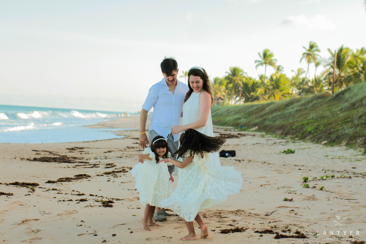 Renovação de Votos, Ensaio de Família em Praia do Forte-Ba. Viagem em Família. Viajar para Bahia. Vídeo da família. Fotografar em Praia do Forte. Waldyr Lantyer Fotografia. Iberostar Bahia Praia do Forte. Por do Sol em Família.