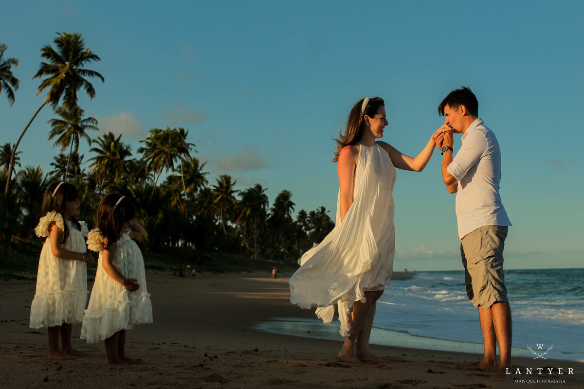 Renovação de Votos, Ensaio de Família em Praia do Forte-Ba. Viagem em Família. Viajar para Bahia. Vídeo da família. Fotografar em Praia do Forte. Waldyr Lantyer Fotografia. Iberostar Bahia Praia do Forte. Por do Sol em Família.