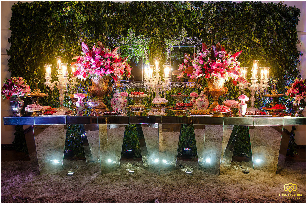 mesa decorada para recepção, meso dos doces