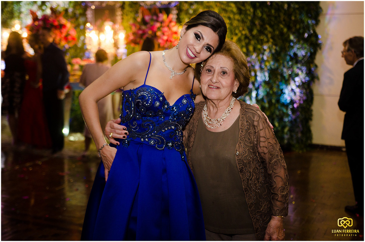 foto linda da formanda com sua vó querida