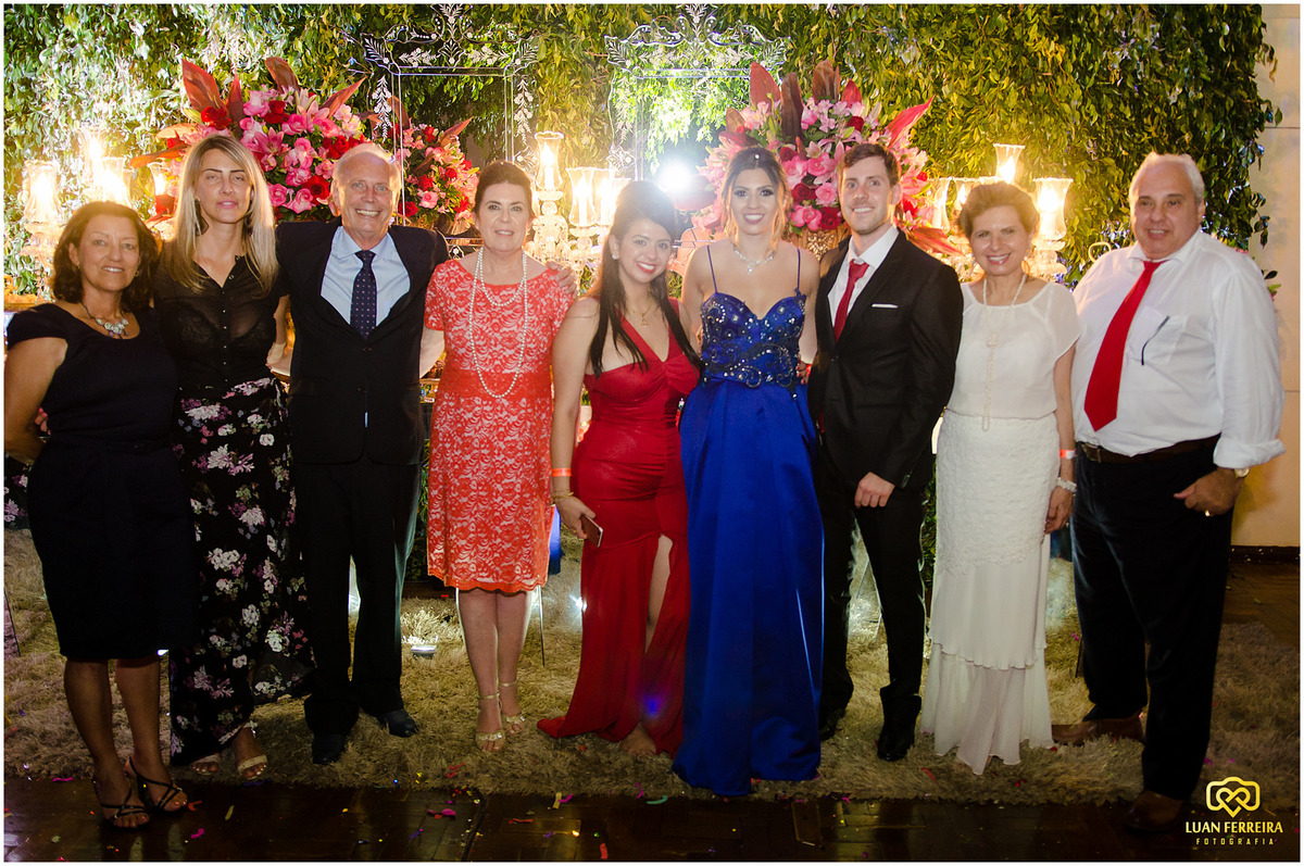 foto com a familia da formada 