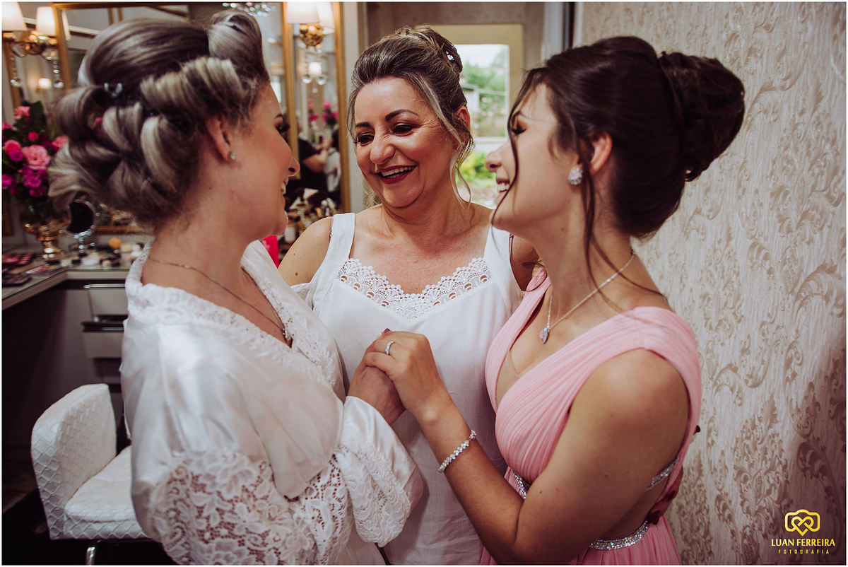 família reunida ante do casamento da filha