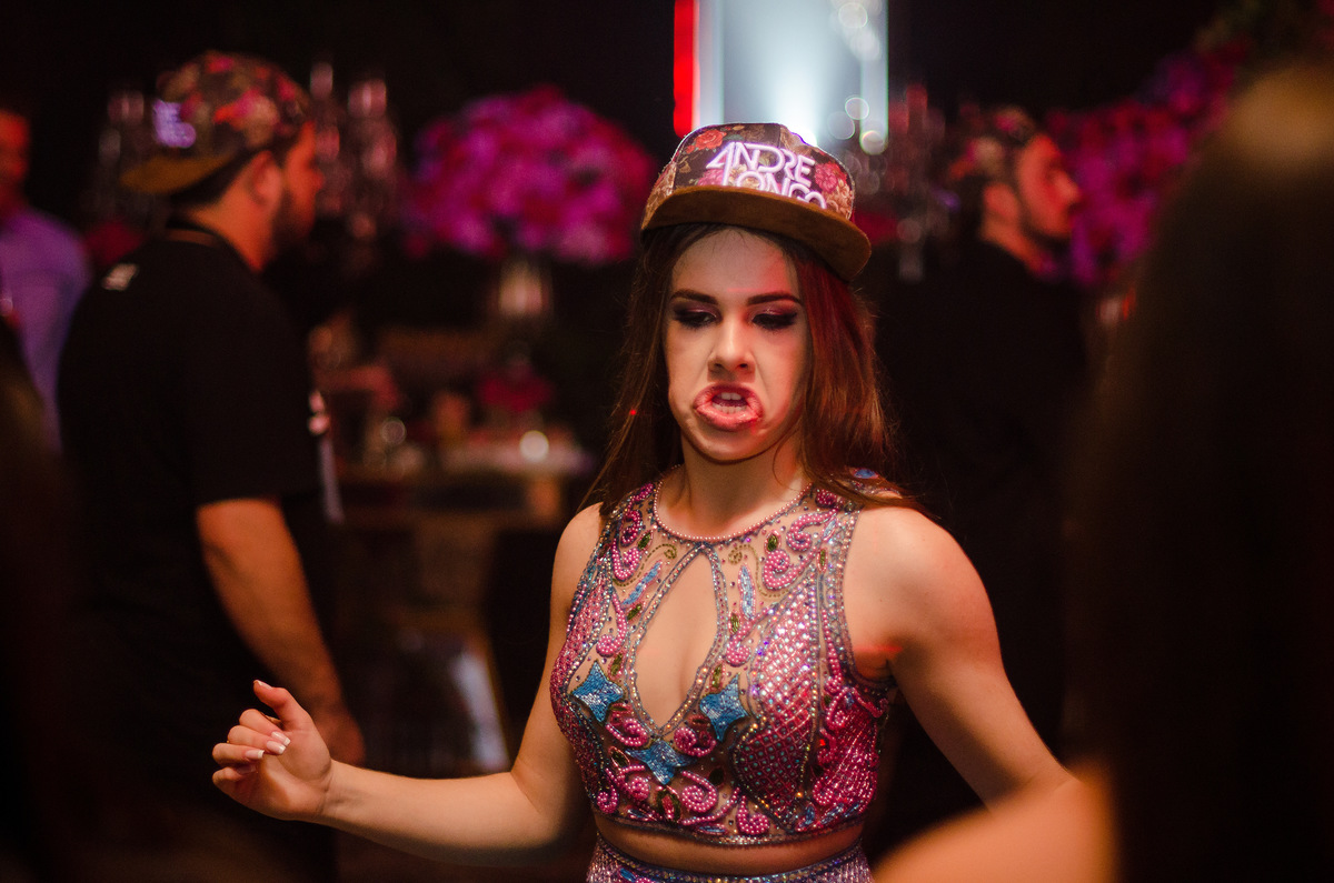 dj fazendo a festa em armazém santa catarina, festa de 15 anos