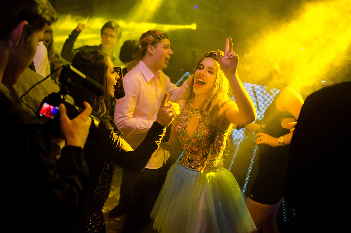 dj fazendo a festa em armazém santa catarina, festa de 15 anos