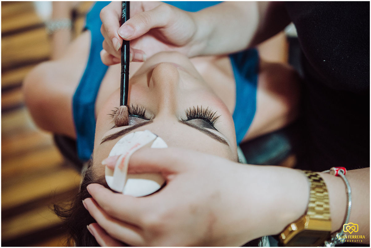 formanda fazendo maquiagem, em tubarão santa catarina