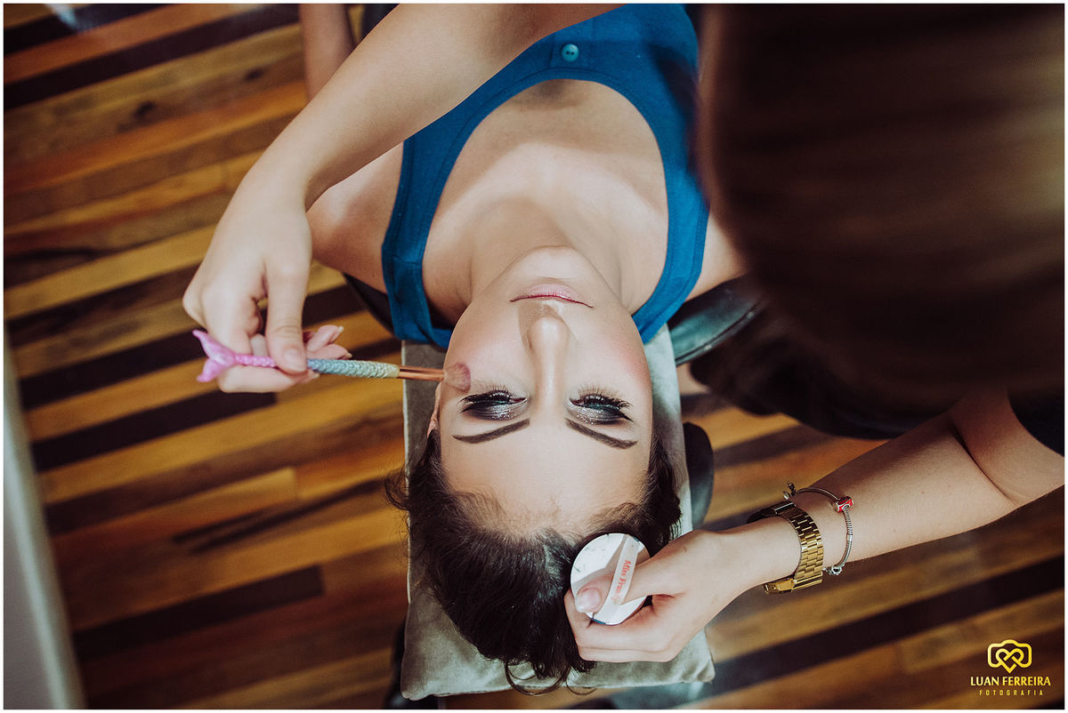 formanda fazendo maquiagem, em tubarão santa catarina