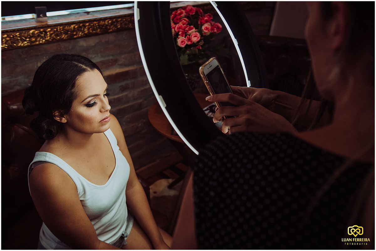 formanda fazendo maquiagem, em tubarão santa catarina