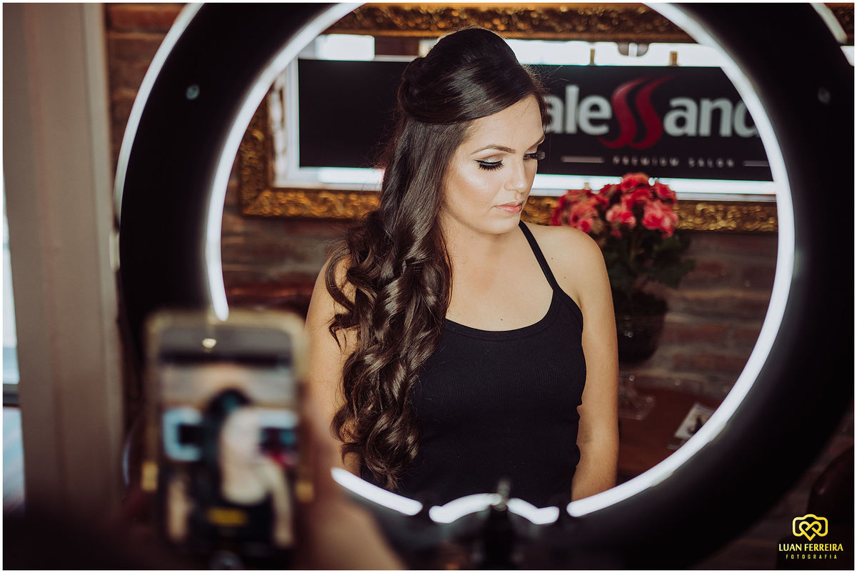 formanda fazendo maquiagem, em tubarão santa catarina