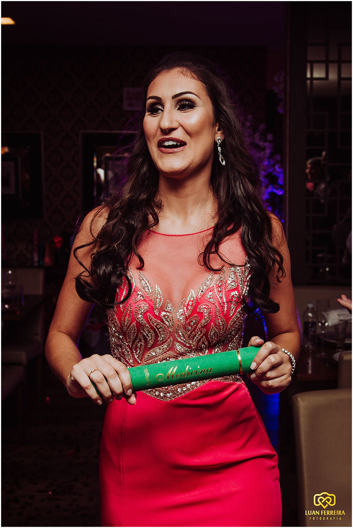 foto da formanda chegando na recepção