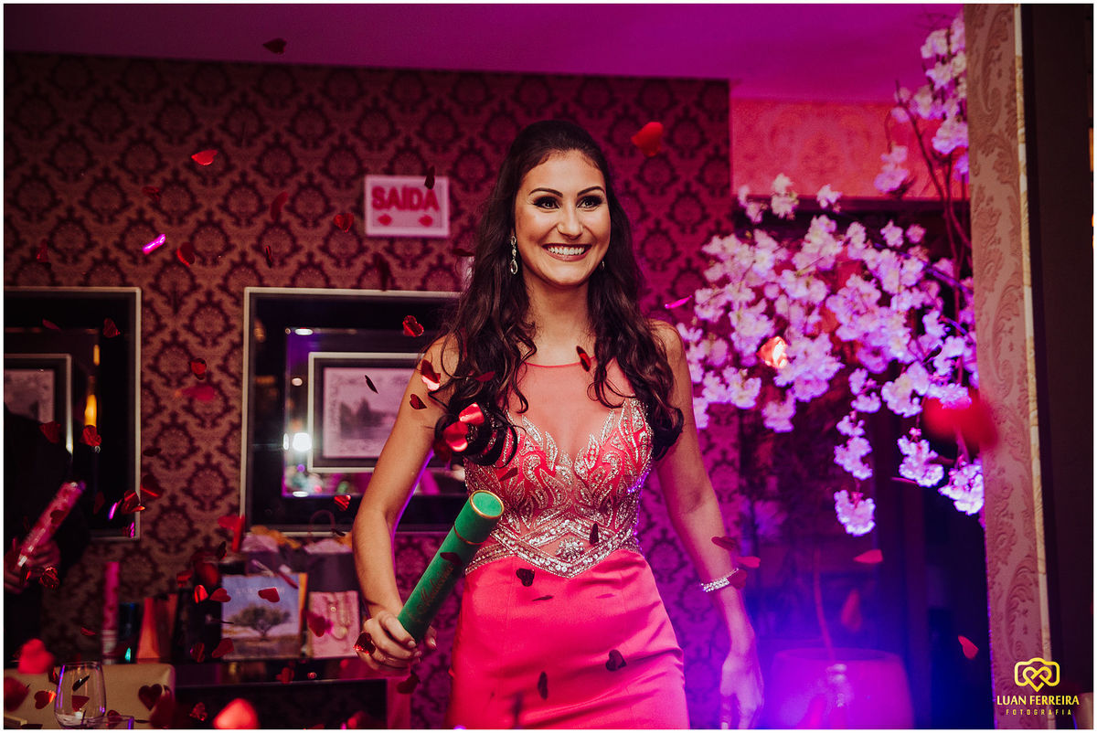 foto da formanda chegando na recepção