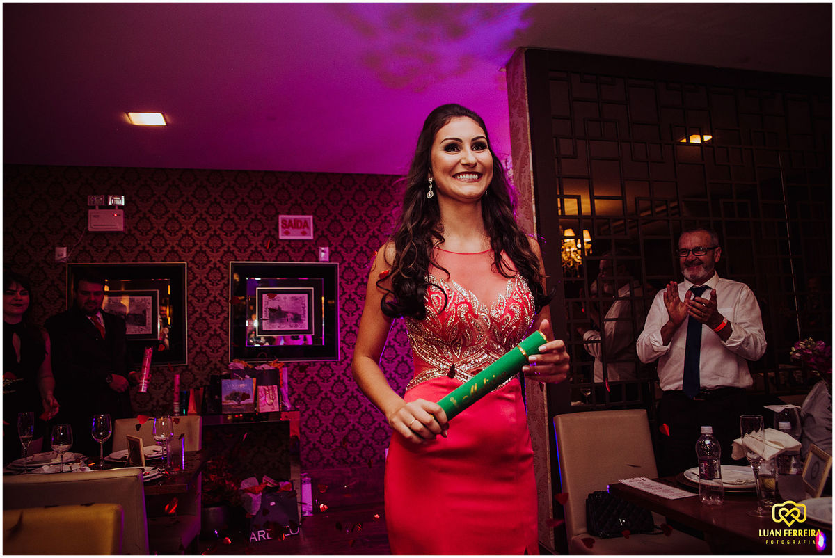 foto da formanda chegando na recepção