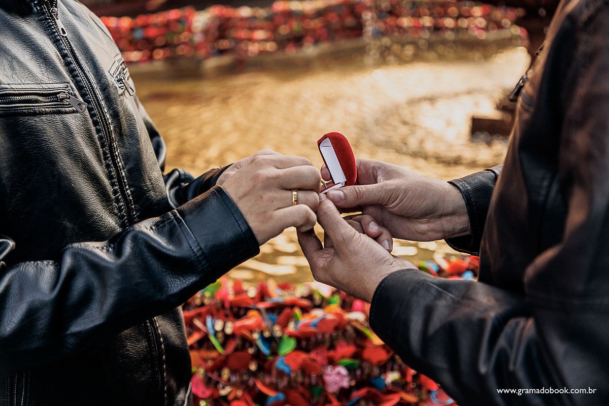 pedido de casamento gay lgbt gramado serra gaucha pride fotografo em gramado fotos violinista fonte do amor