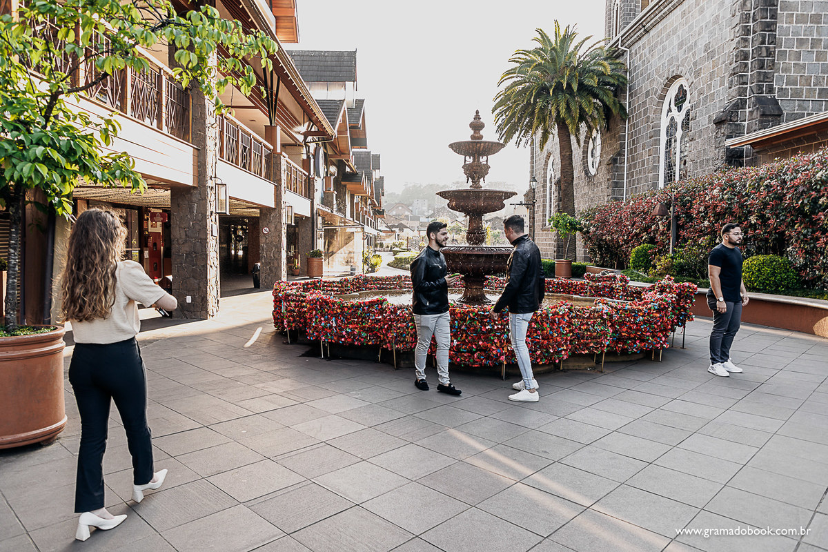pedido de casamento gay lgbt gramado serra gaucha pride fotografo em gramado fotos violinista fonte do amor