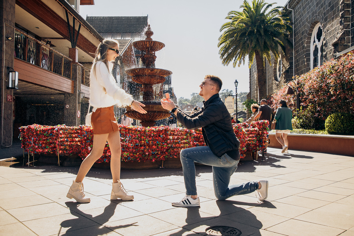 pedido de noivado casamento surpresa fonte amor eterno gramado fotografo fotos barato filmagem