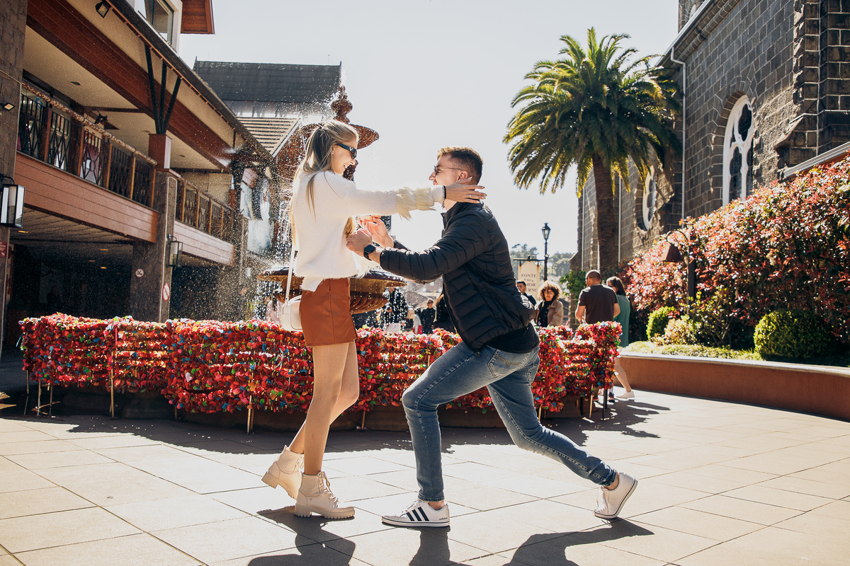 pedido de noivado casamento surpresa fonte amor eterno gramado fotografo fotos barato filmagem