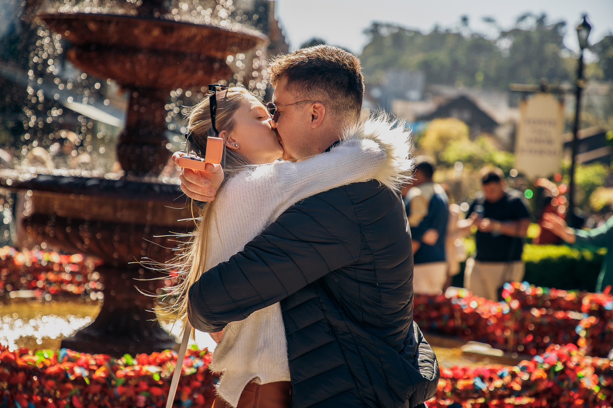 pedido de noivado casamento surpresa fonte amor eterno gramado fotografo fotos barato filmagem