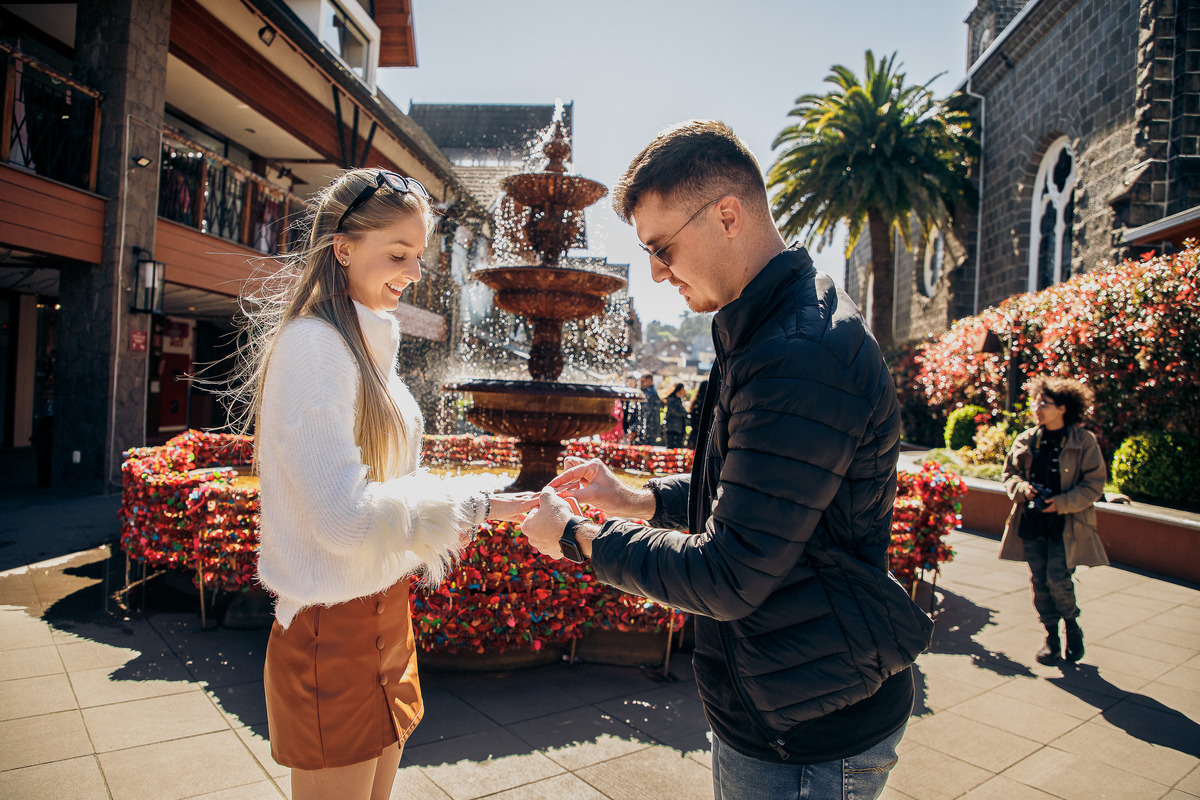 pedido de noivado casamento surpresa fonte amor eterno gramado fotografo fotos barato filmagem