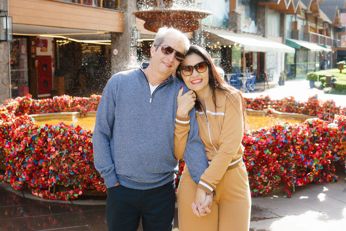fotos de casal na fonte do amor em gramado
