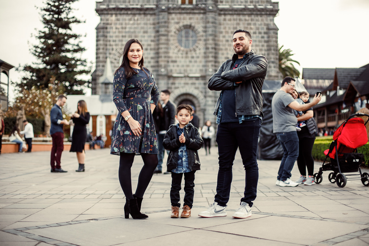 ensaio book em familia em gramado fotografo profissional fotos em gramado tour casal passeio gramadobook