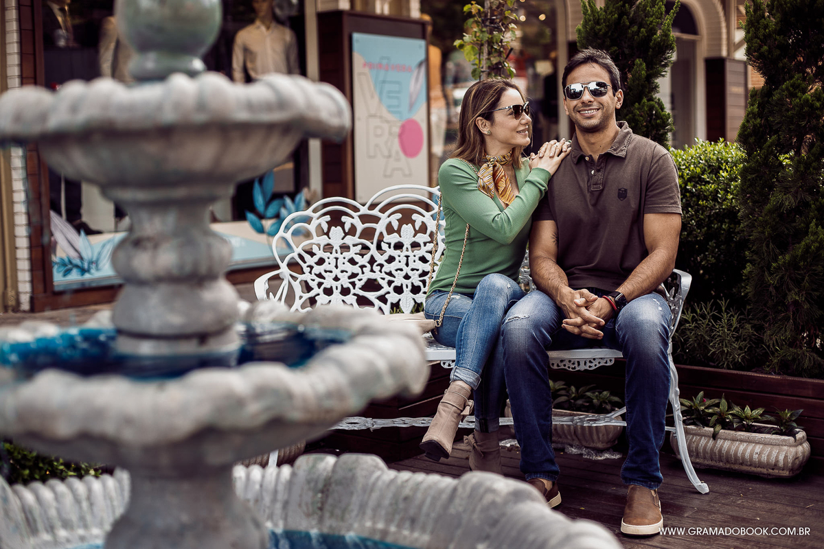 Ensaio fotográfico book de casal em gramado fotos fonte do amor eterno