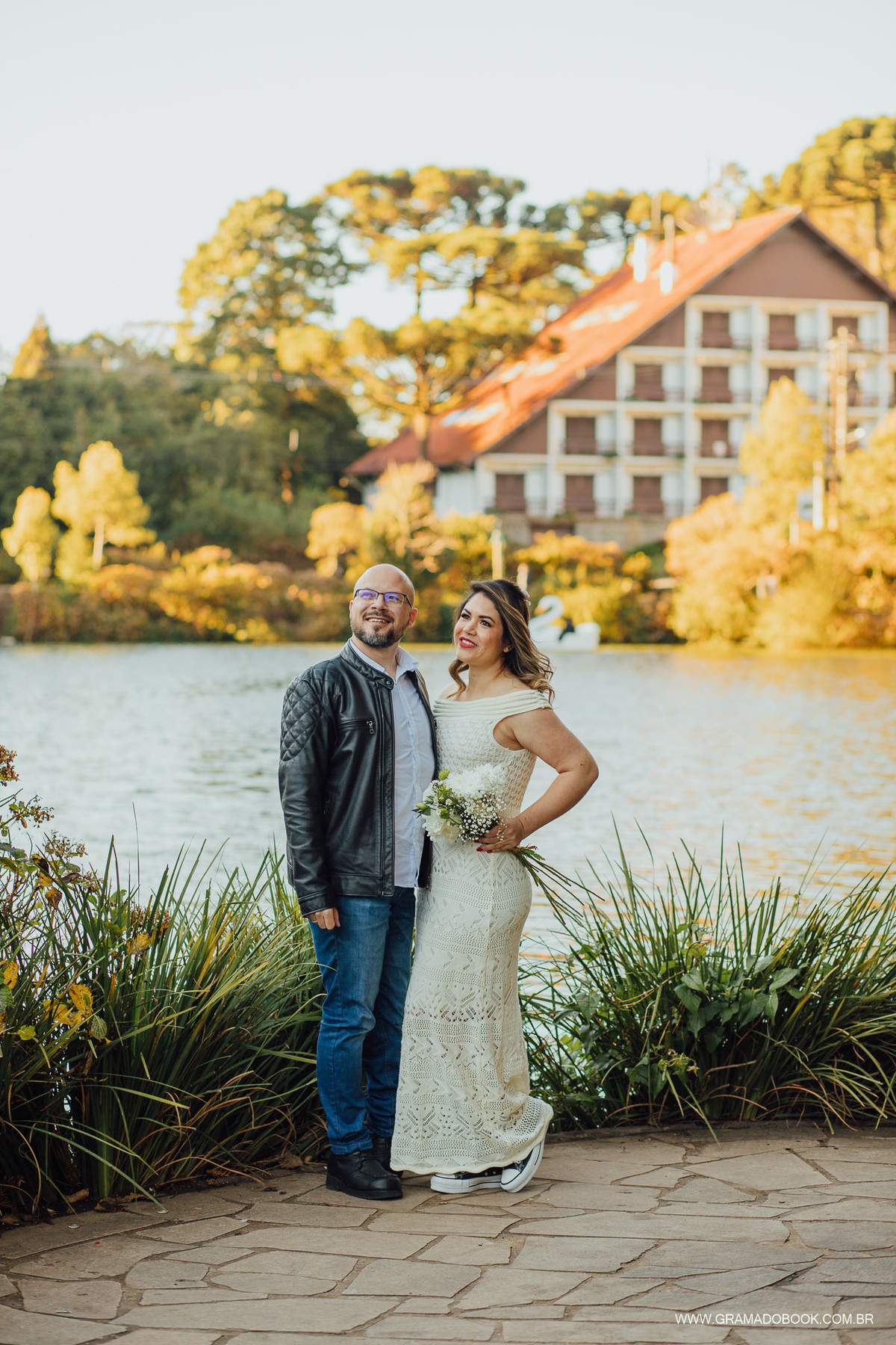 fotografo em gramado ensaio casal lago negro casamento fotos por do sol profissional barato promocao gramadobook