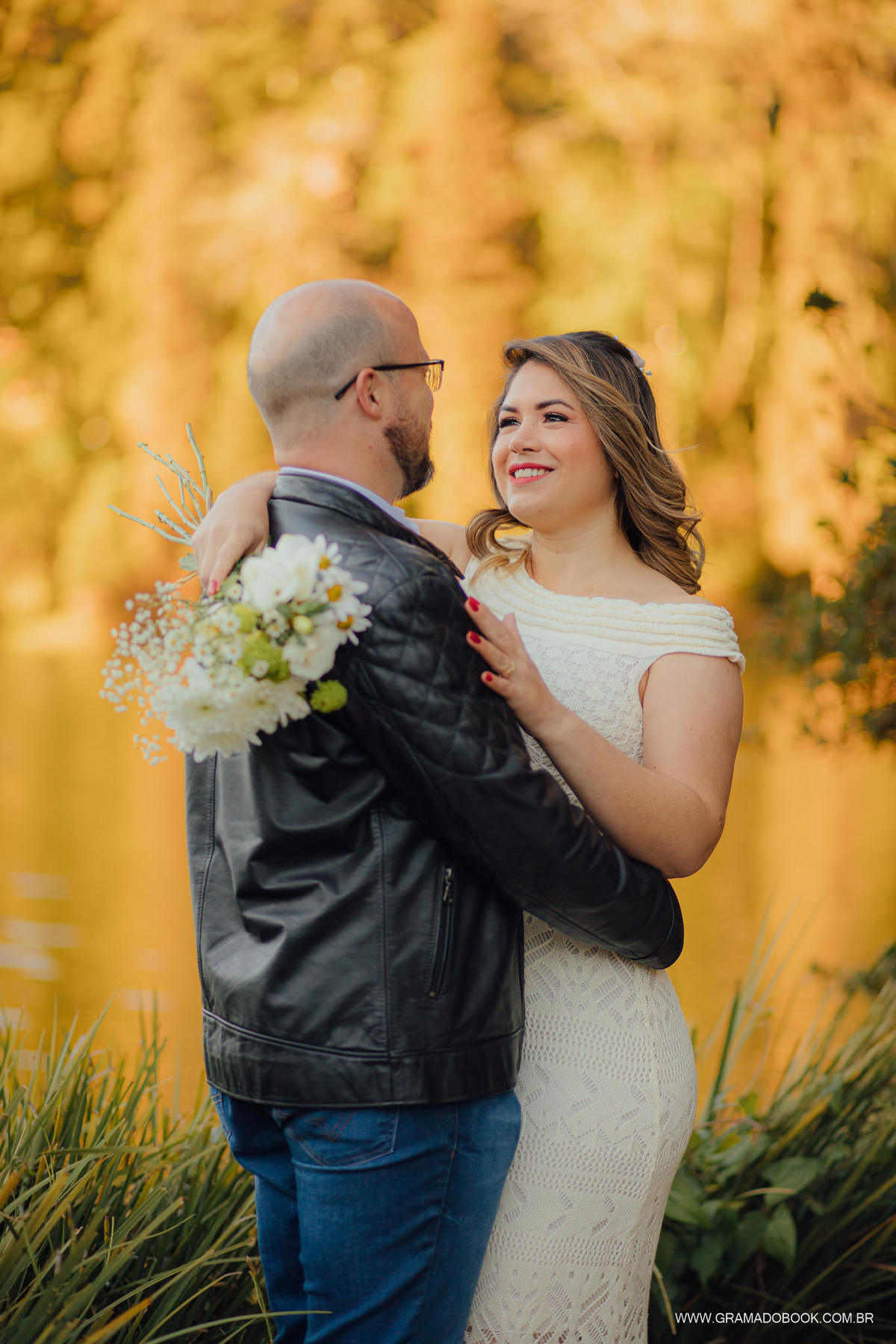 fotografo em gramado ensaio casal lago negro casamento fotos por do sol profissional barato promocao gramadobook