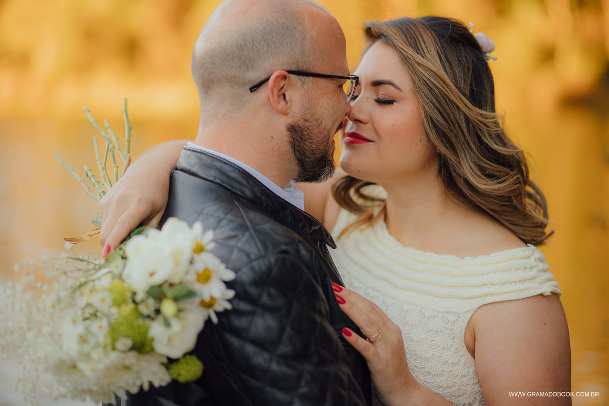 fotografo em gramado ensaio casal lago negro casamento fotos por do sol profissional barato promocao gramadobook