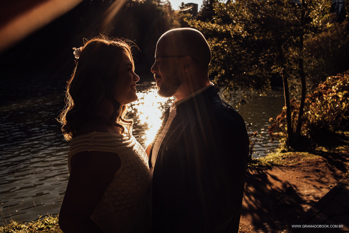 fotografo em gramado ensaio casal lago negro casamento fotos por do sol profissional barato promocao gramadobook