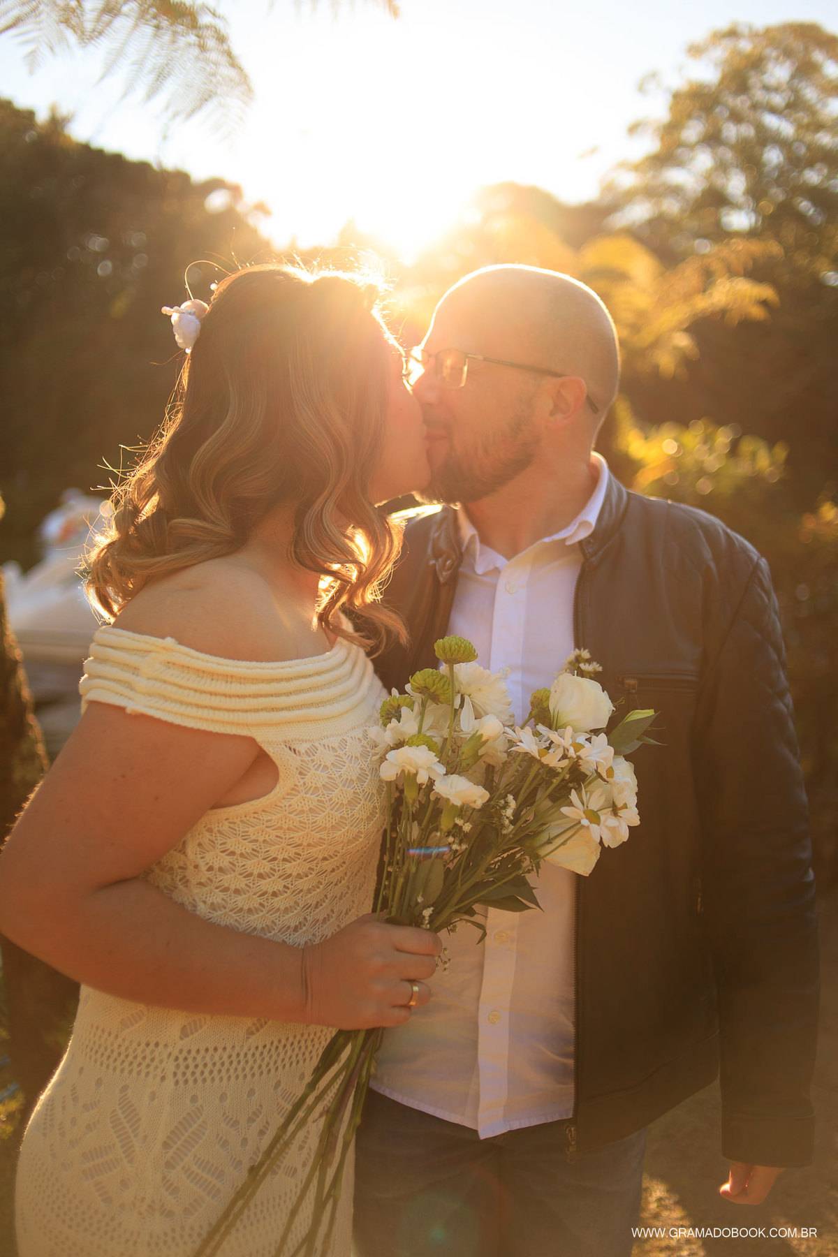 fotografo em gramado ensaio casal lago negro casamento fotos por do sol profissional barato promocao gramadobook