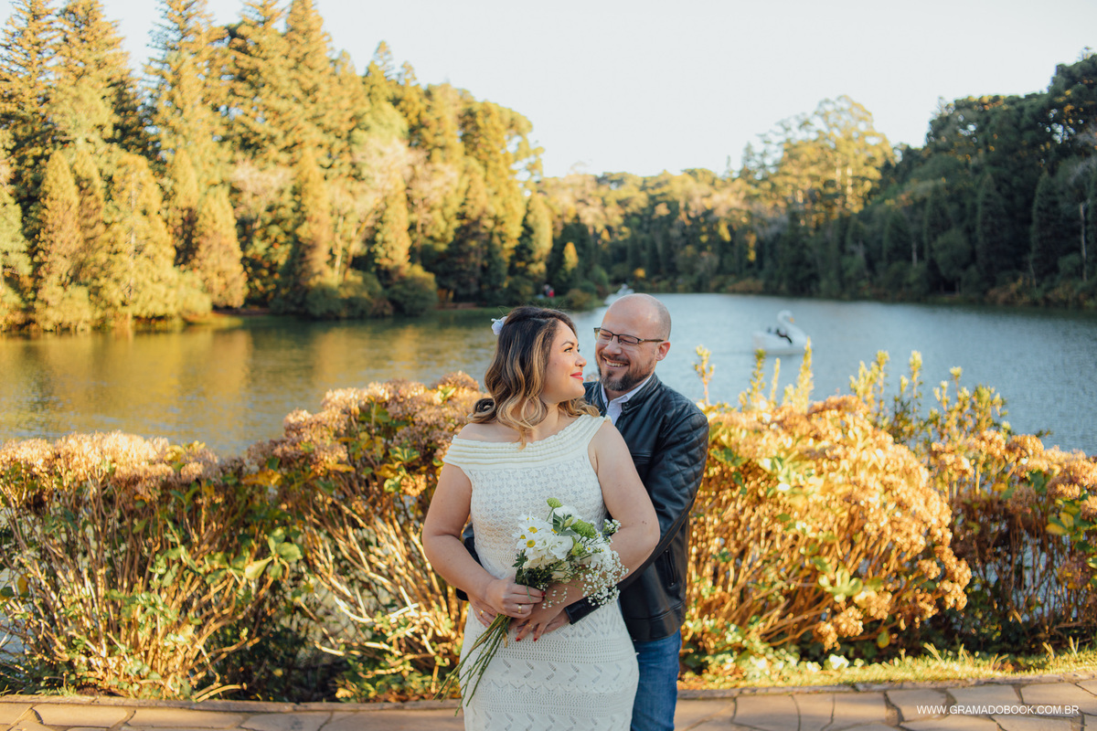 fotografo em gramado ensaio casal lago negro casamento fotos por do sol profissional barato promocao gramadobook