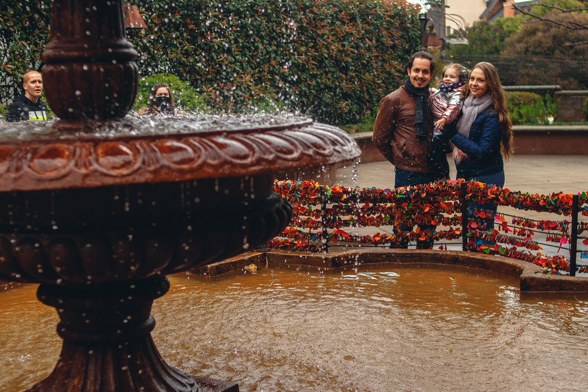 rua torta gramado fotos fotografo profissional barato casal familia criança passeio fonte do amor eterno