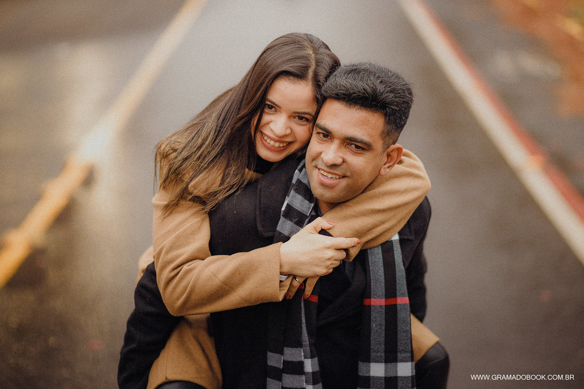 Inverno fotos em gramado pedido de casamento folhas casal pelas ruas cidade serra gaucha fotografo